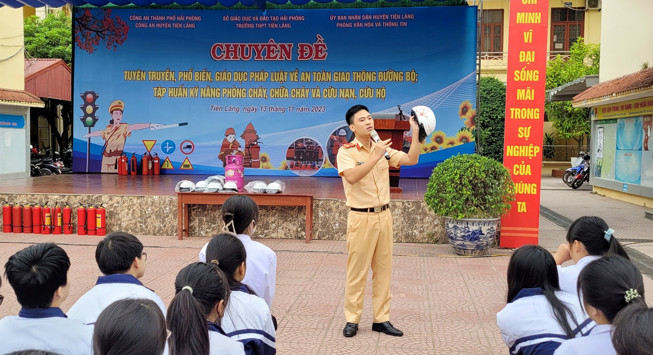 Công an huyện Tiên Lãng tuyên truyền pháp luật cho  hơn 1.500 học sinh Trường THPT Tiên Lãng